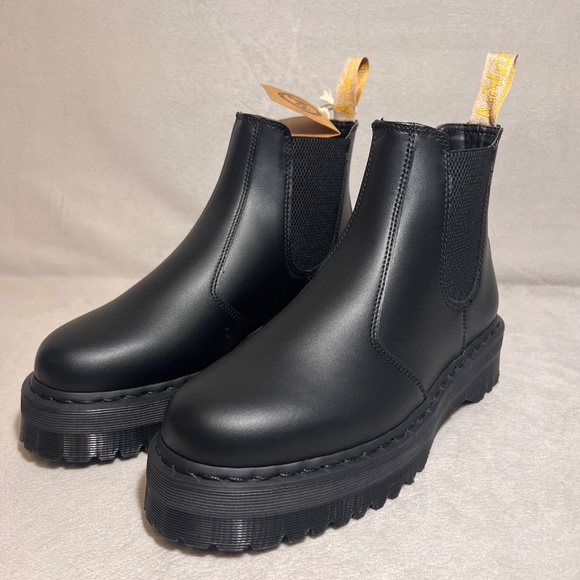 Dr. Martens VEGAN 2976 Quad Chelsea  Boots Black Unisex's Platform M-11 / W-12 - Picture 5 of 16